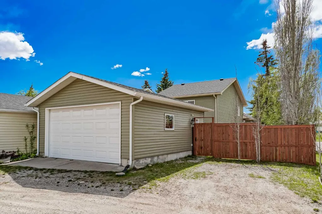 18 Martinview Crescent NE Calgary AB T3J 2S2