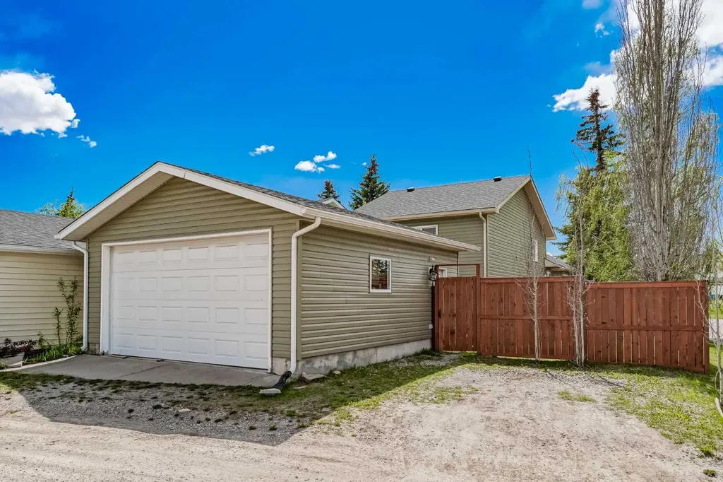 18 Martinview Crescent NE Calgary AB T3J 2S2