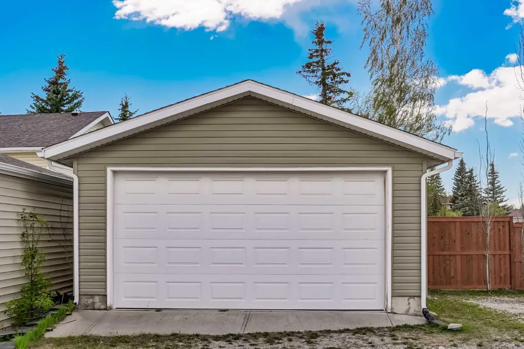 18 Martinview Crescent NE Calgary AB T3J 2S2