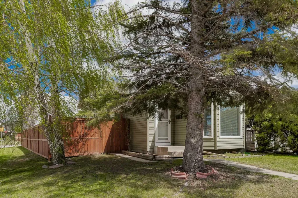 18 Martinview Crescent NE Calgary AB T3J 2S2