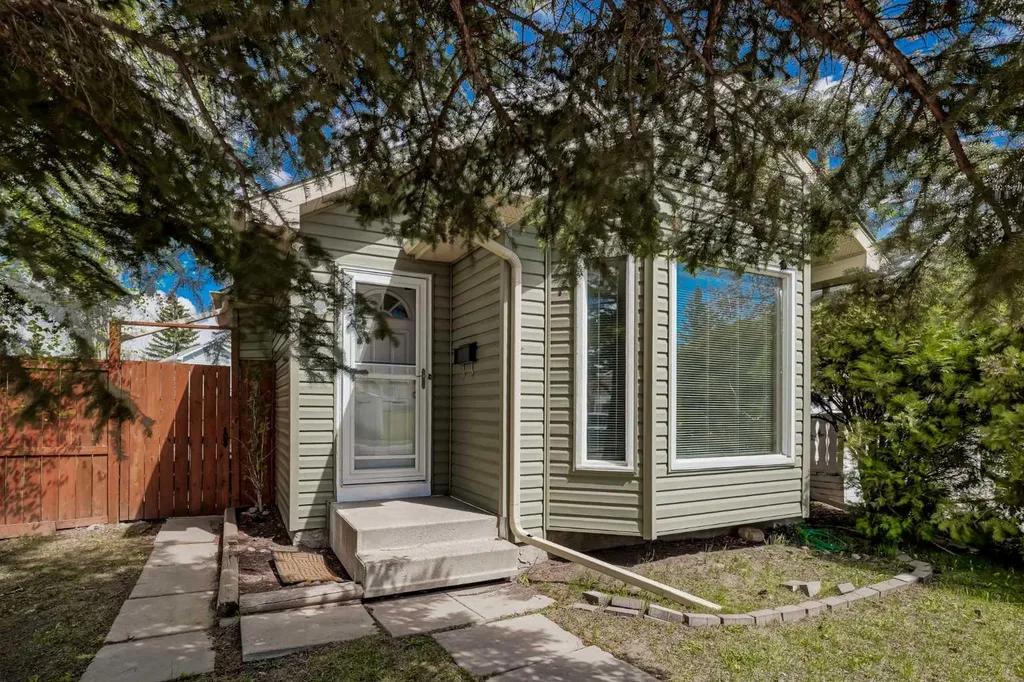 18 Martinview Crescent NE Calgary AB T3J 2S2