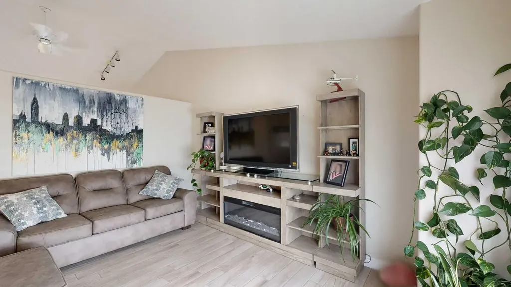 1 Park Close Whitecourt AB T7S 1S7