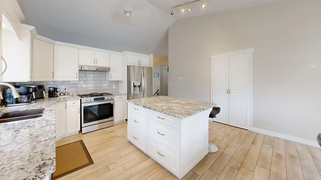 1 Park Close Whitecourt AB T7S 1S7