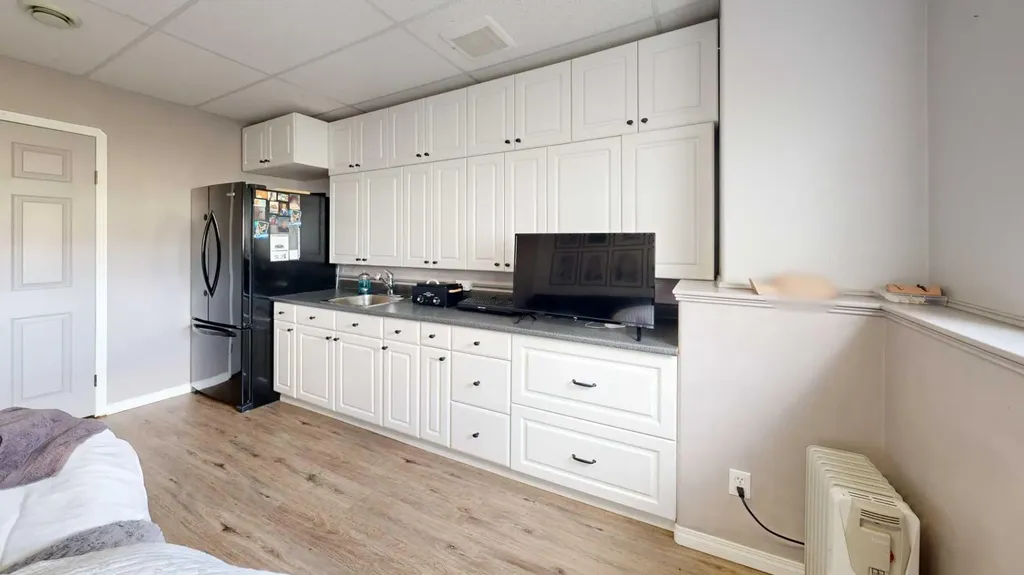 1 Park Close Whitecourt AB T7S 1S7
