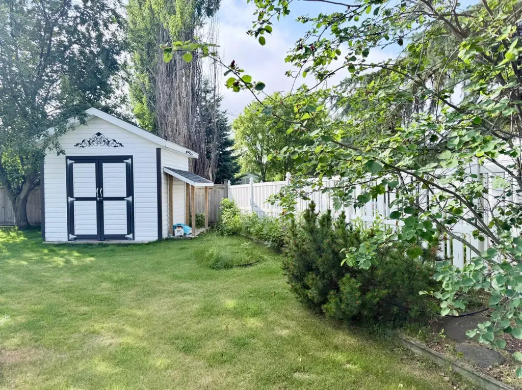 1 Park Close Whitecourt AB T7S 1S7