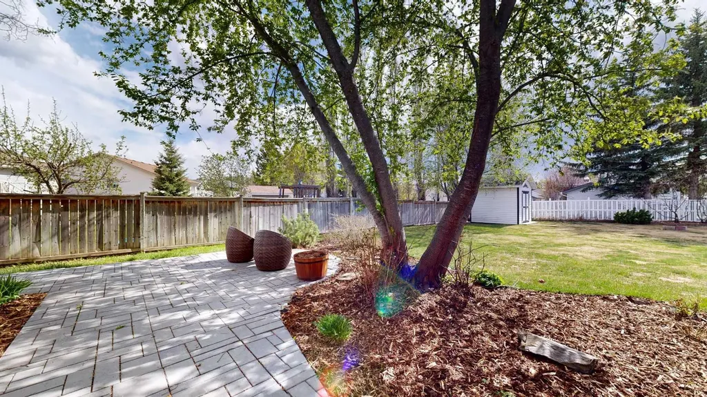 1 Park Close Whitecourt AB T7S 1S7