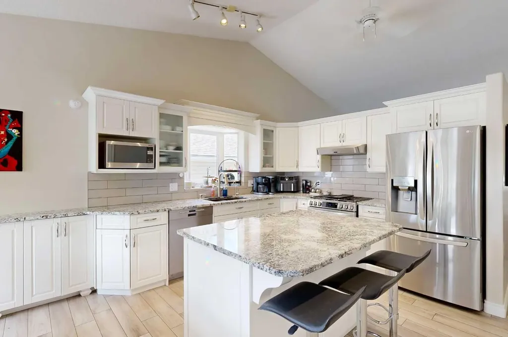 1 Park Close Whitecourt AB T7S 1S7