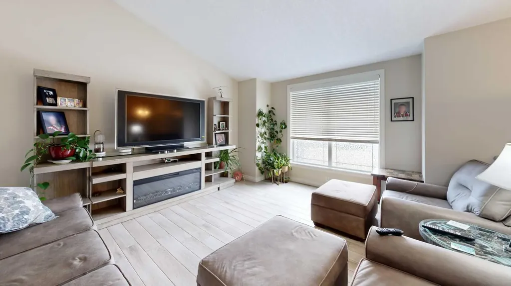 1 Park Close Whitecourt AB T7S 1S7