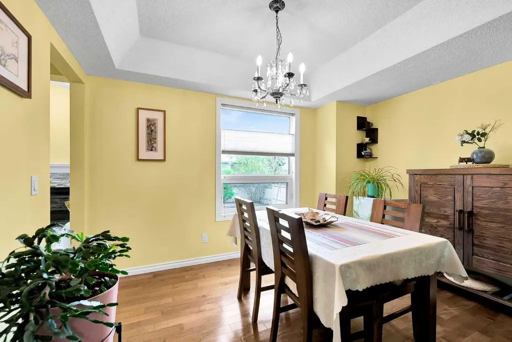 18 Shannon Terrace SW Calgary AB T2Y 2Y7