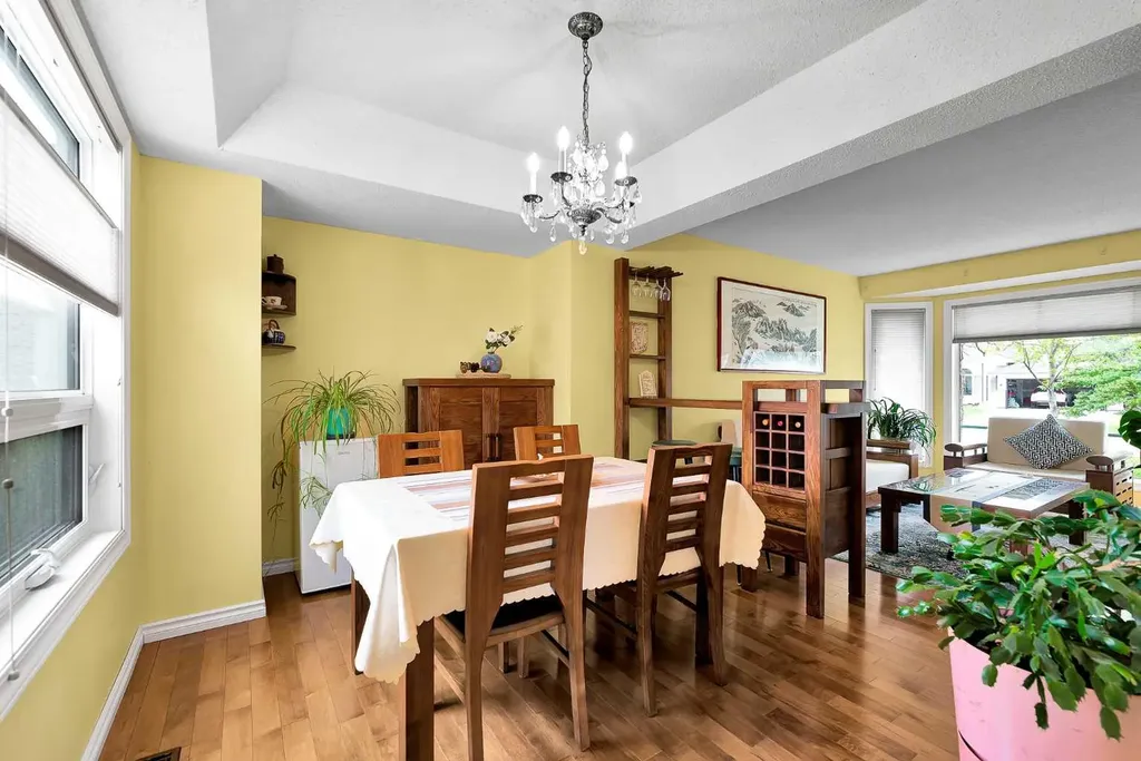18 Shannon Terrace SW Calgary AB T2Y 2Y7