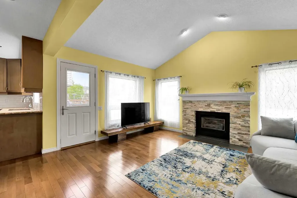 18 Shannon Terrace SW Calgary AB T2Y 2Y7