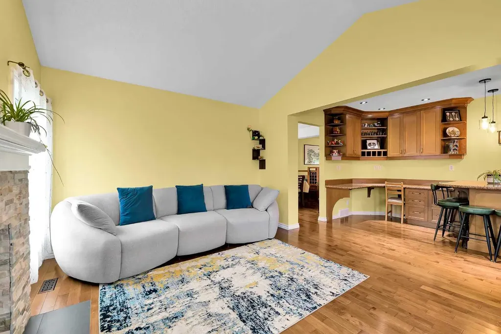 18 Shannon Terrace SW Calgary AB T2Y 2Y7