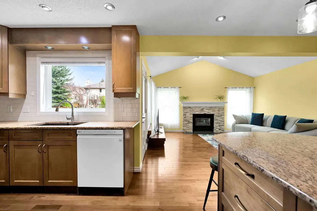 18 Shannon Terrace SW Calgary AB T2Y 2Y7