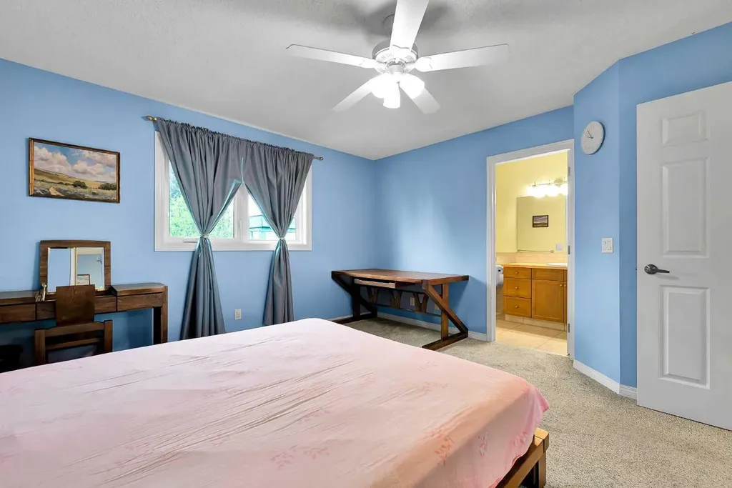 18 Shannon Terrace SW Calgary AB T2Y 2Y7