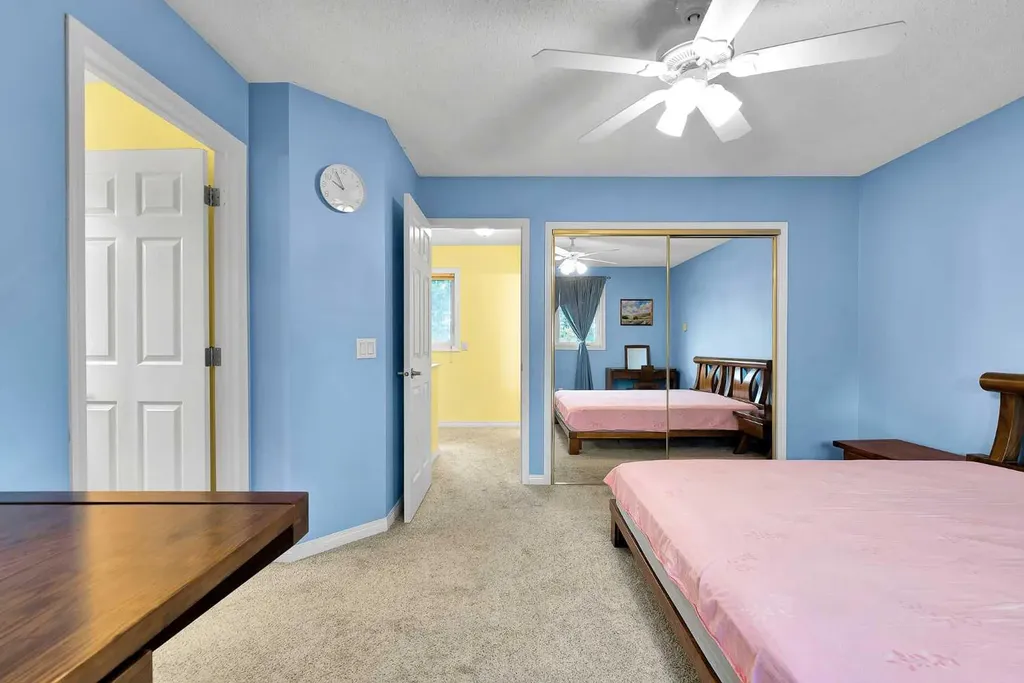 18 Shannon Terrace SW Calgary AB T2Y 2Y7
