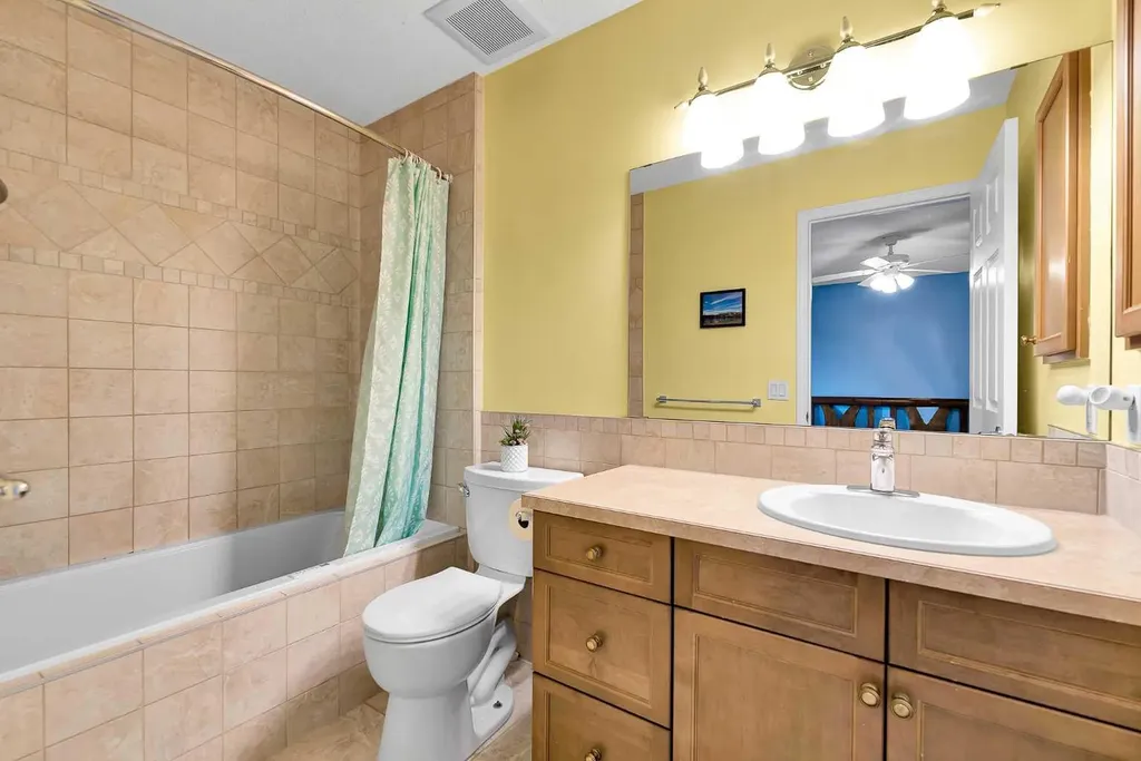 18 Shannon Terrace SW Calgary AB T2Y 2Y7