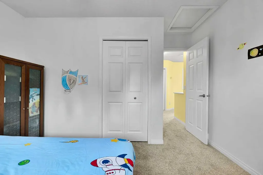 18 Shannon Terrace SW Calgary AB T2Y 2Y7