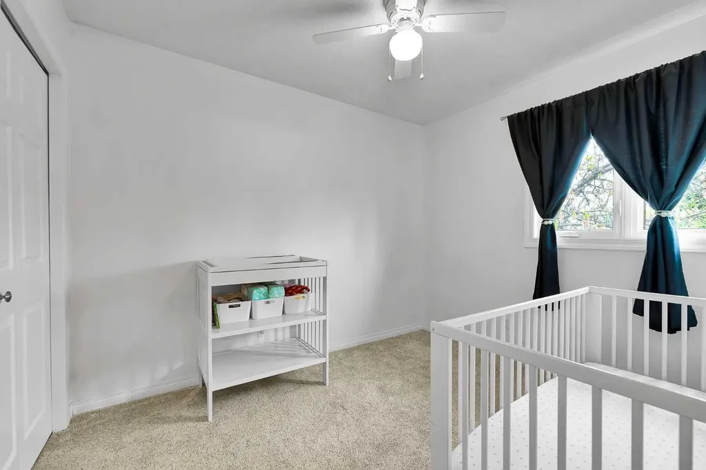 18 Shannon Terrace SW Calgary AB T2Y 2Y7