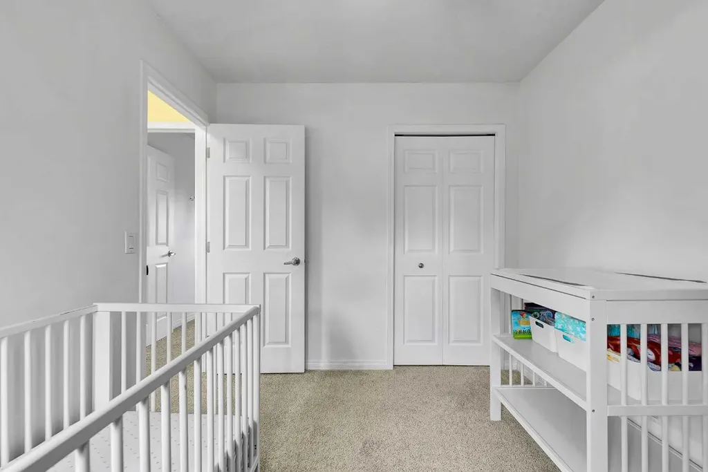 18 Shannon Terrace SW Calgary AB T2Y 2Y7