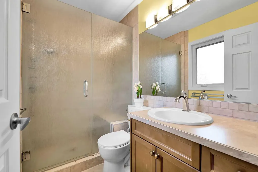 18 Shannon Terrace SW Calgary AB T2Y 2Y7