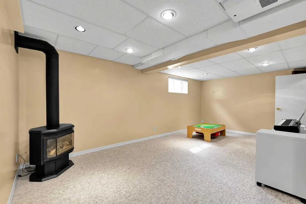18 Shannon Terrace SW Calgary AB T2Y 2Y7
