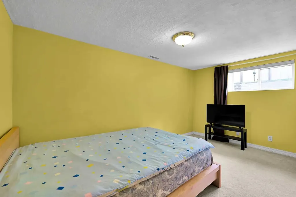 18 Shannon Terrace SW Calgary AB T2Y 2Y7