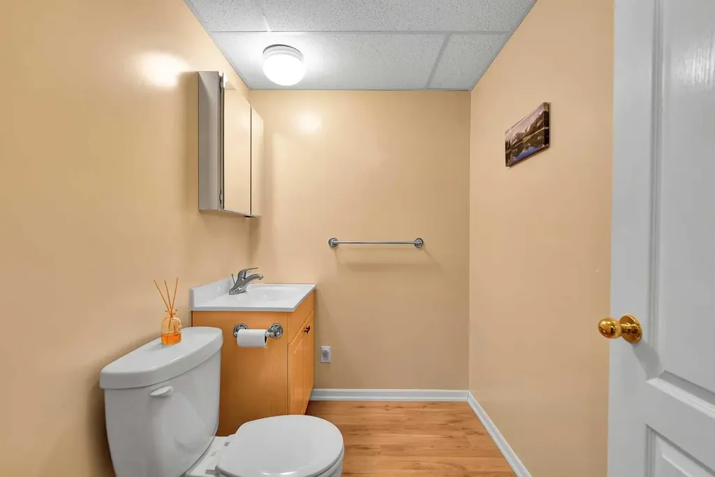 18 Shannon Terrace SW Calgary AB T2Y 2Y7