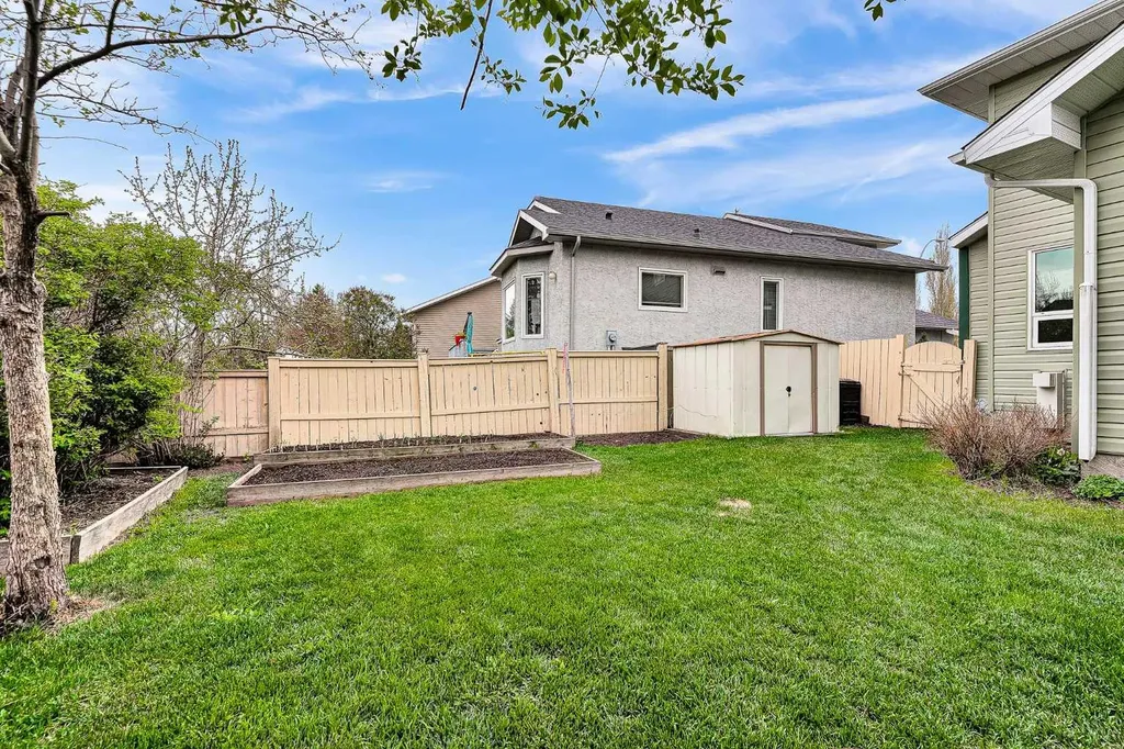 18 Shannon Terrace SW Calgary AB T2Y 2Y7