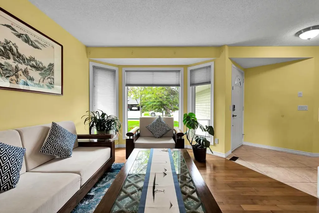 18 Shannon Terrace SW Calgary AB T2Y 2Y7