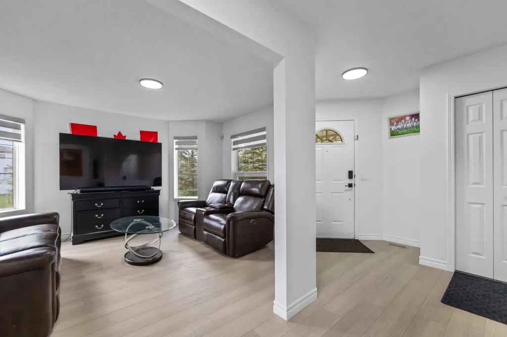 7 Country Hills Park NW Calgary AB T3K 5C8
