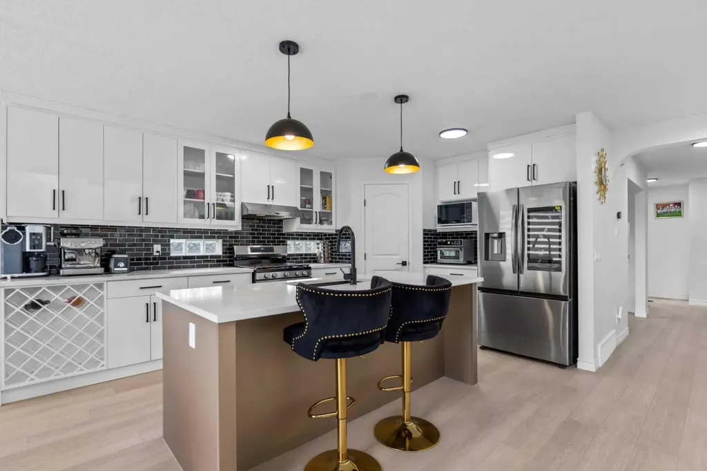 7 Country Hills Park NW Calgary AB T3K 5C8