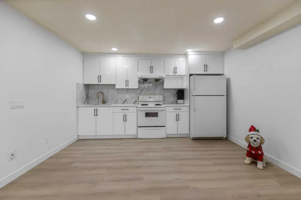 7 Country Hills Park NW Calgary AB T3K 5C8
