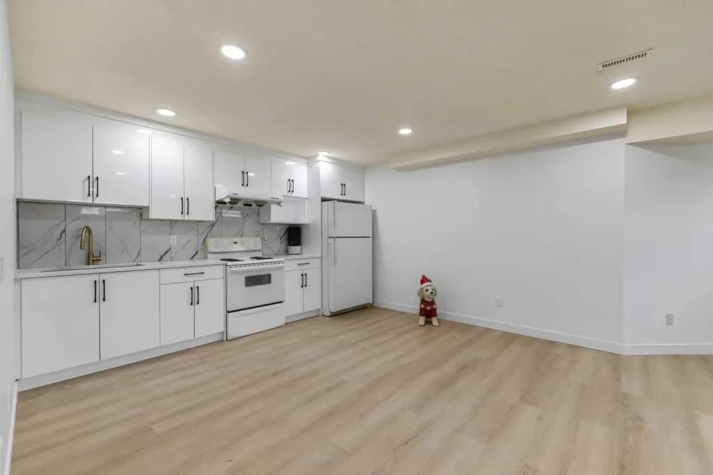 7 Country Hills Park NW Calgary AB T3K 5C8