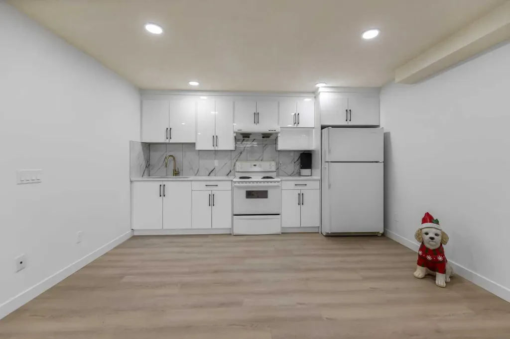 7 Country Hills Park NW Calgary AB T3K 5C8