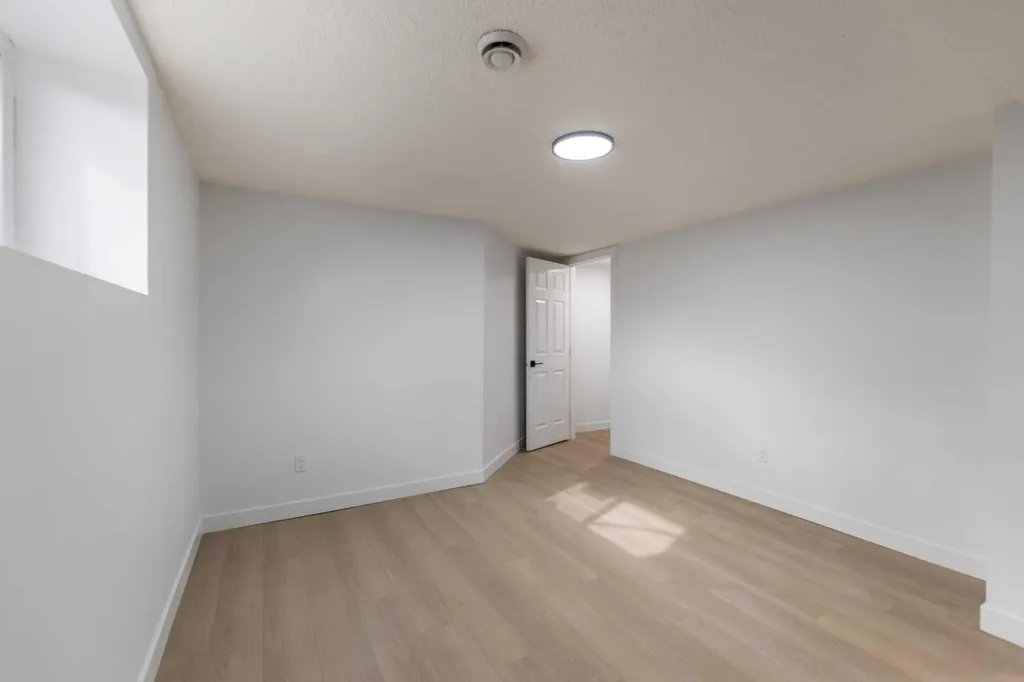 7 Country Hills Park NW Calgary AB T3K 5C8