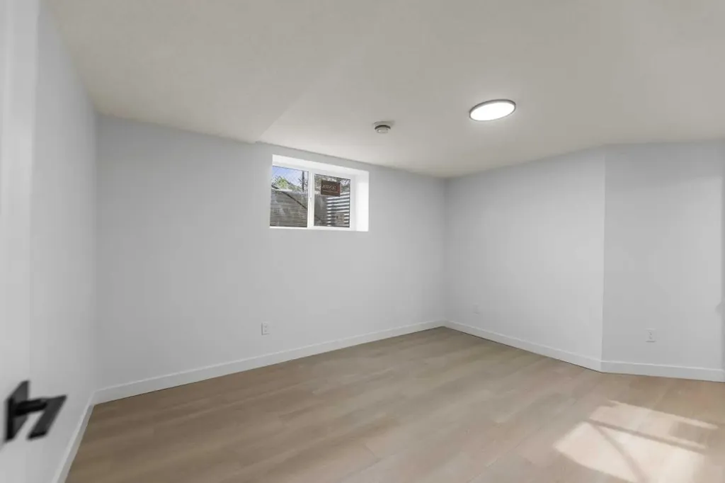 7 Country Hills Park NW Calgary AB T3K 5C8