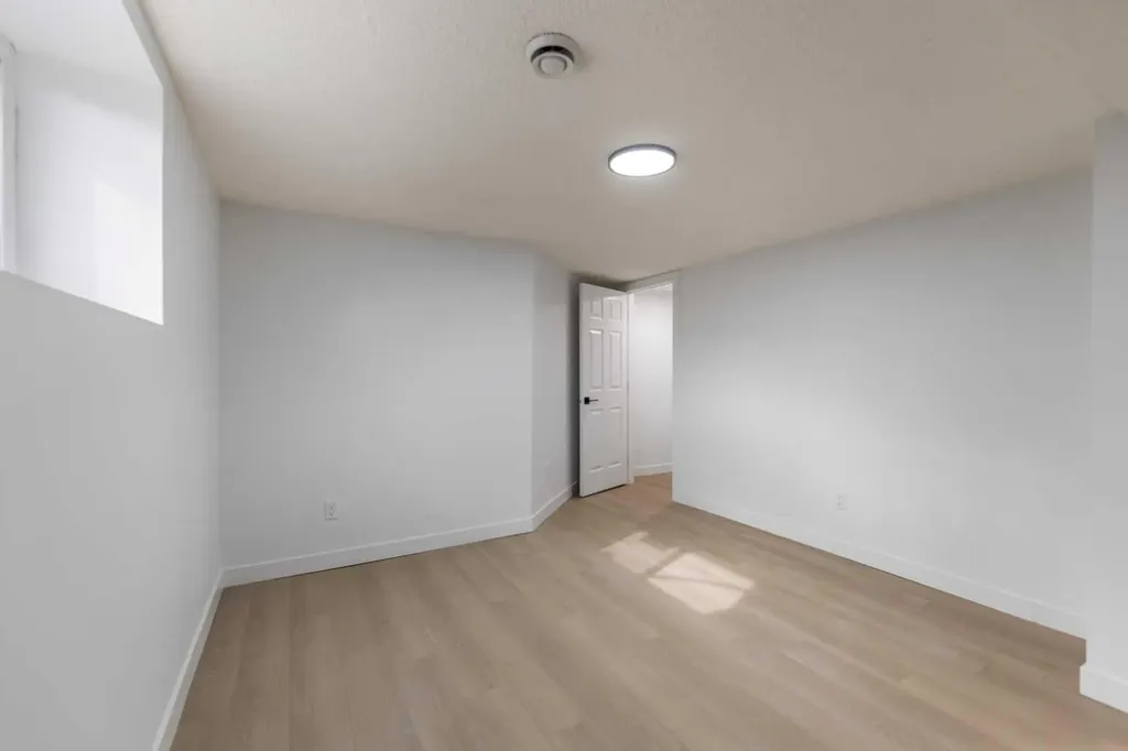 7 Country Hills Park NW Calgary AB T3K 5C8
