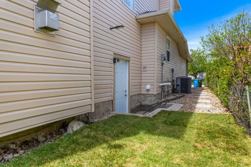 7 Country Hills Park NW Calgary AB T3K 5C8