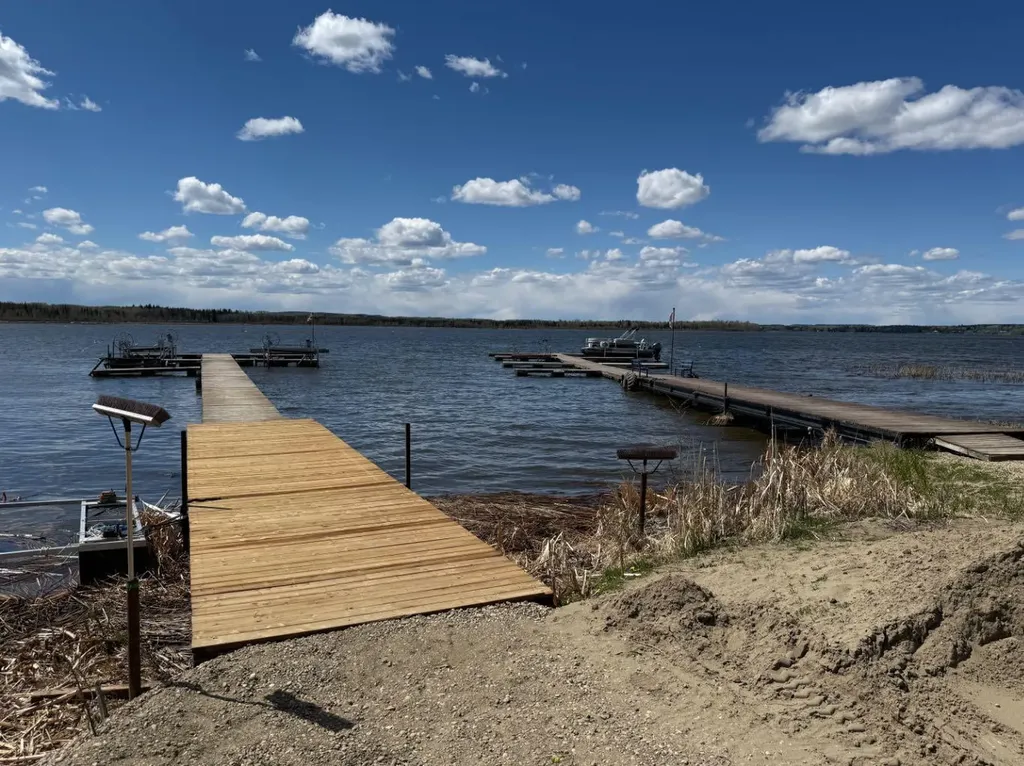 408 461032 Highway 13 Buck Lake AB T0C0T0
