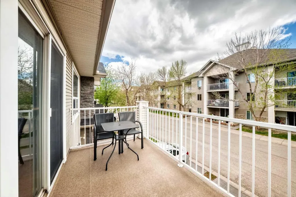 6621 Pinecliff Grove NE Calgary AB T1Y 7K8
