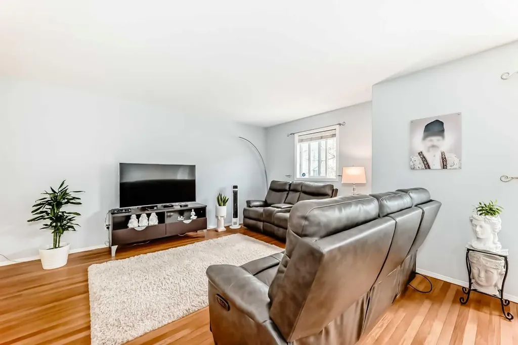 6621 Pinecliff Grove NE Calgary AB T1Y 7K8