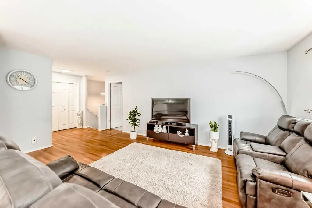 6621 Pinecliff Grove NE Calgary AB T1Y 7K8