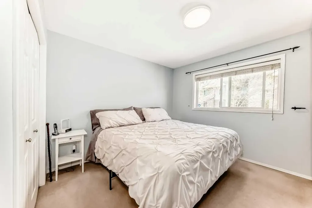 6621 Pinecliff Grove NE Calgary AB T1Y 7K8