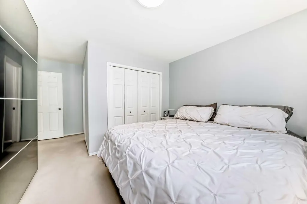 6621 Pinecliff Grove NE Calgary AB T1Y 7K8
