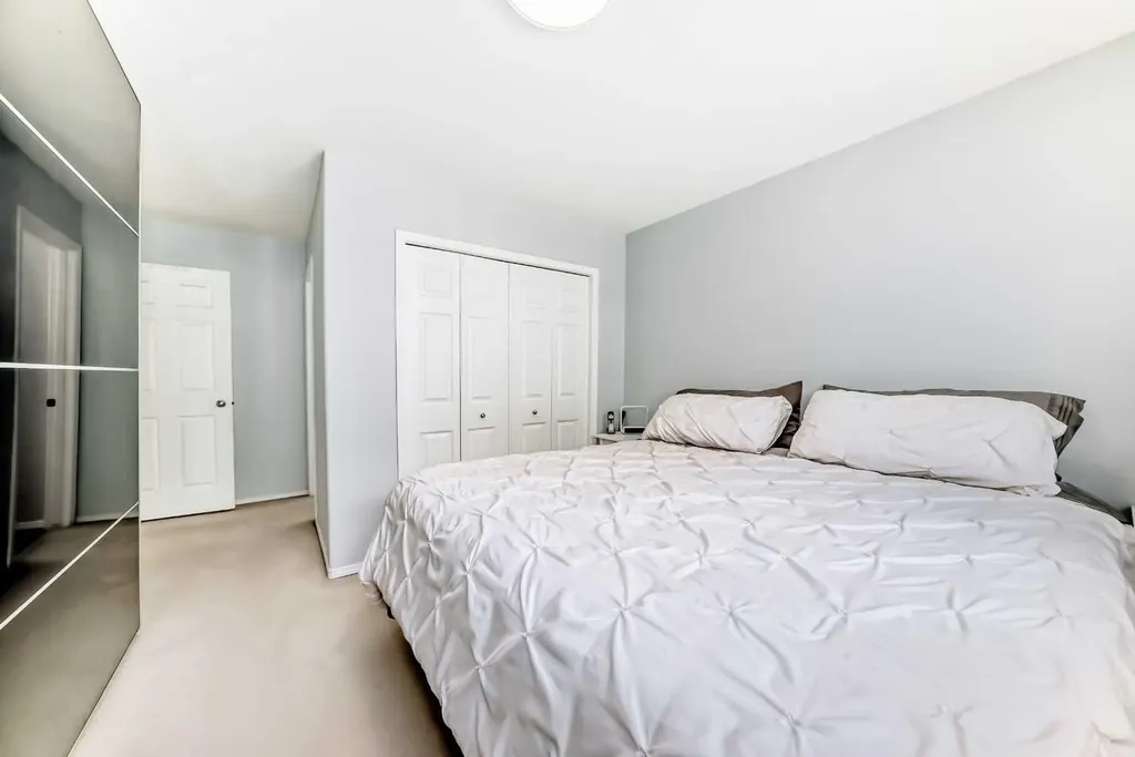 6621 Pinecliff Grove NE Calgary AB T1Y 7K8