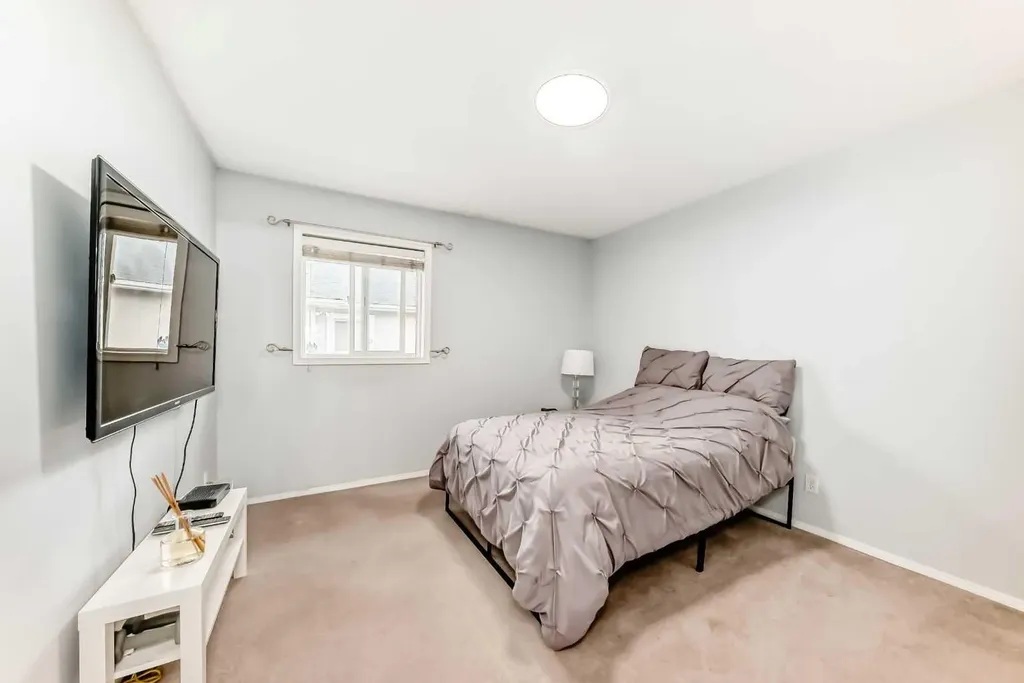 6621 Pinecliff Grove NE Calgary AB T1Y 7K8