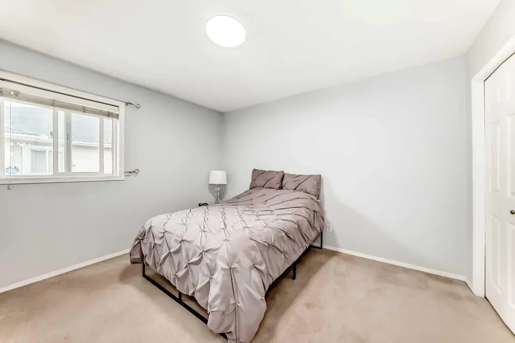 6621 Pinecliff Grove NE Calgary AB T1Y 7K8