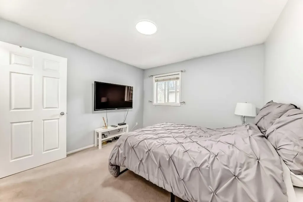 6621 Pinecliff Grove NE Calgary AB T1Y 7K8