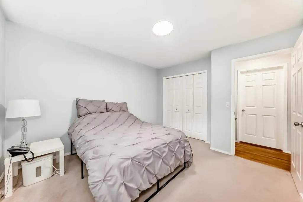 6621 Pinecliff Grove NE Calgary AB T1Y 7K8