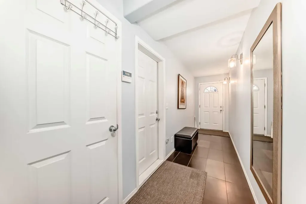 6621 Pinecliff Grove NE Calgary AB T1Y 7K8